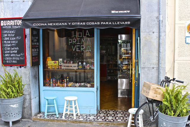 Bambitera's tweet photo. Vive Gracia en la calle!Hoy sábado 16 de Mayo tiendas y restaurantes salen a la calle. Toda una fiesta#Gracia Bcn http://t.co/hvgcgEESNr