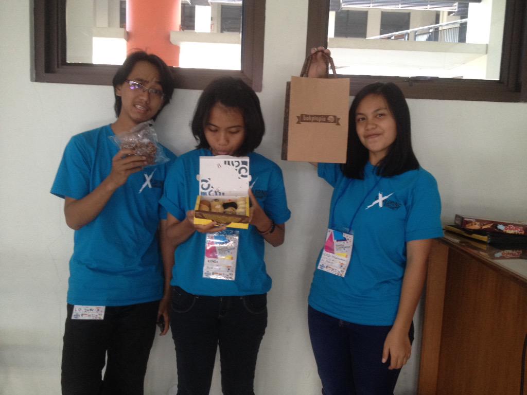 Kita lagi makan bakpiapia yang lezat banget <a href="/bakpiapia/">Bakpiapia</a>