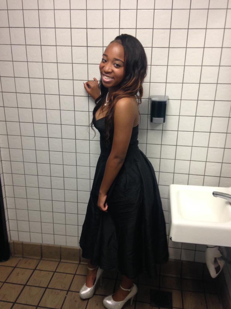 qquianaa__'s tweet image. #prom2k15 #somethingsimple 💖🌺😛