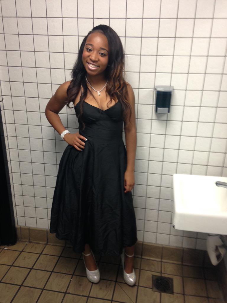 qquianaa__'s tweet image. #prom2k15 #somethingsimple 💖🌺😛