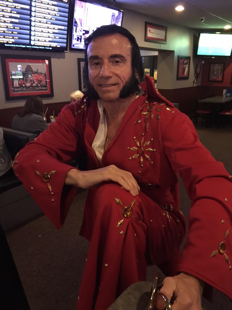 callmedebsmith's tweet photo. Hey Elvis you do suspicious minds? Says @VickiJoFerraro #yikes says he's gonna shake sumpin loose from his pants😳 http://t.co/sPSjozzML2