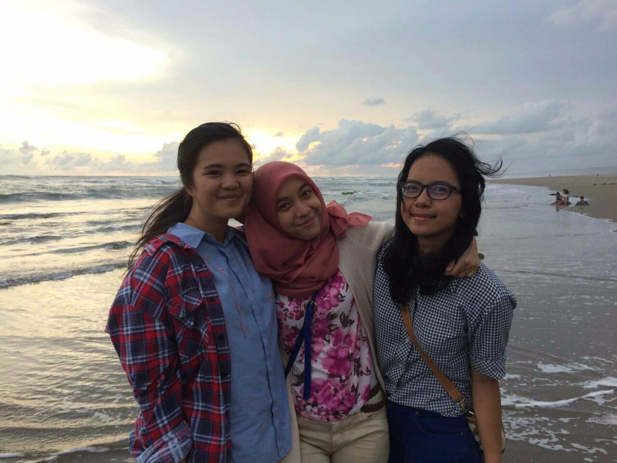 DyarRana's tweet photo. @Nirwana2015 liburan ke pantai seru bareng temen-temen :))
#travelling #enjoylive #holiday #surganyaindonesia http://t.co/gQQQ5csb09