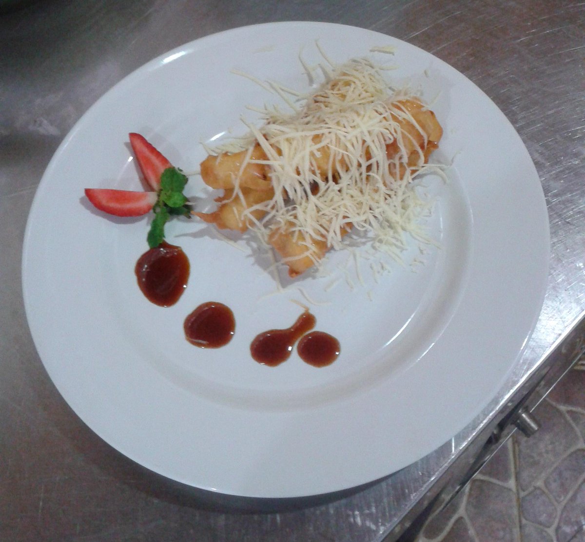 bumi_aki's tweet photo. Pisang goreng @bumi_aki http://t.co/aatotyjmBo