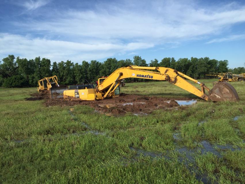 kochelevators's tweet photo. "@BaumgardnerJoe: Time to give up. If you can't get to the fertilizer truck, you can't pull it out. #thisisnt2011 http://t.co/A5mYNZFh6E"