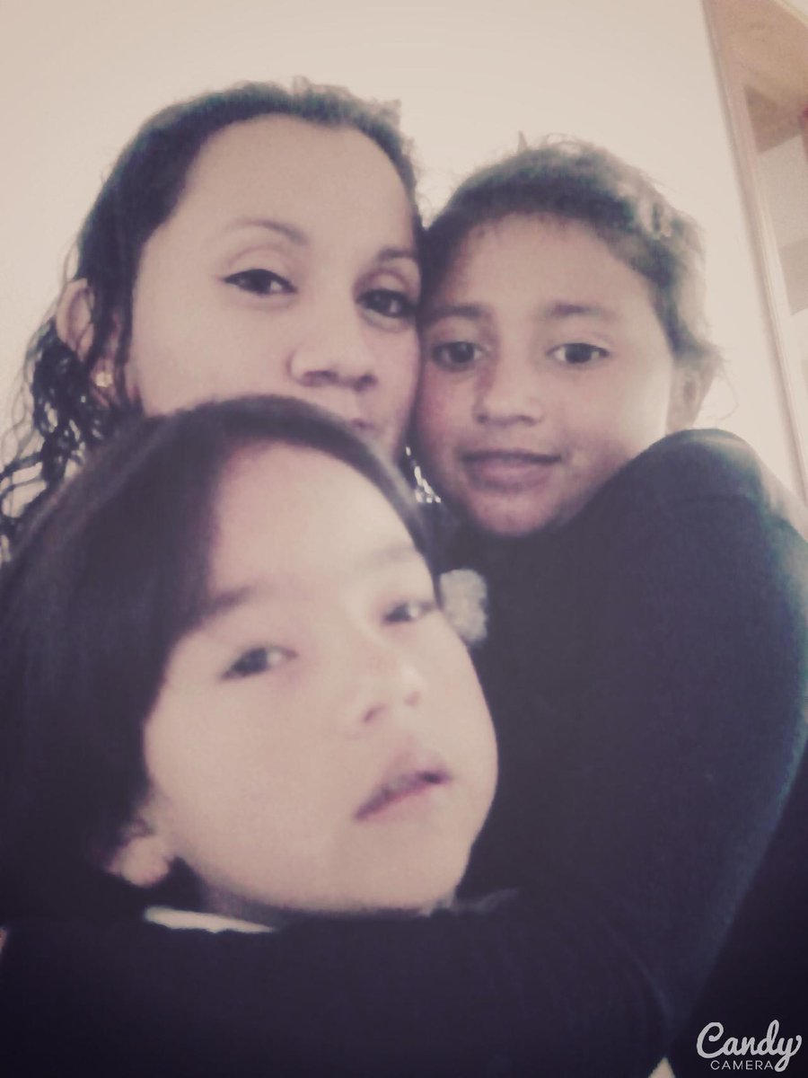 DiNeYyUr's tweet photo. Mis sobrinos http://t.co/FCjMlgCLcx