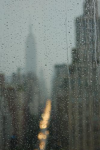 LadyKglobal's tweet photo. I love watching the rain. Singing in the rain, Walking in the rain. Sleeping through the rain. I love the rain #NYC http://t.co/9AH9wq9h3V