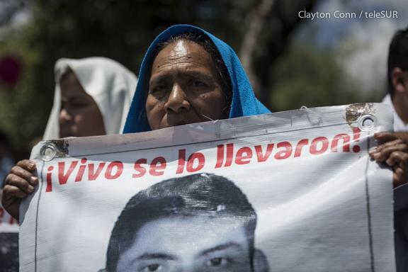 epigmenioibarra's tweet image. Masacres y desapariciónes no son hechos aislados;son politica d exterminio d regimen.NoNosCallaran PaseDeLista1al43