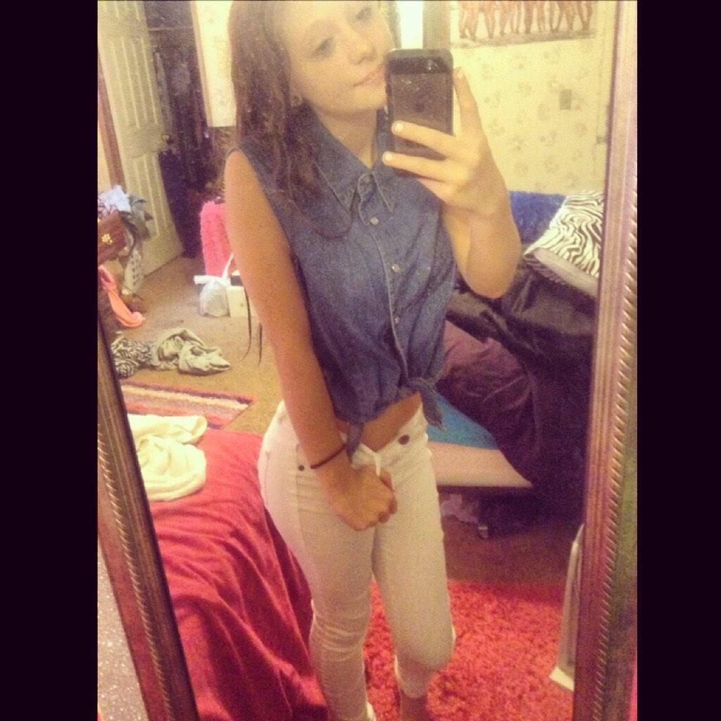 theambboob's tweet photo. 10 favs and she'll be yours http://t.co/f3hDg4UXnV