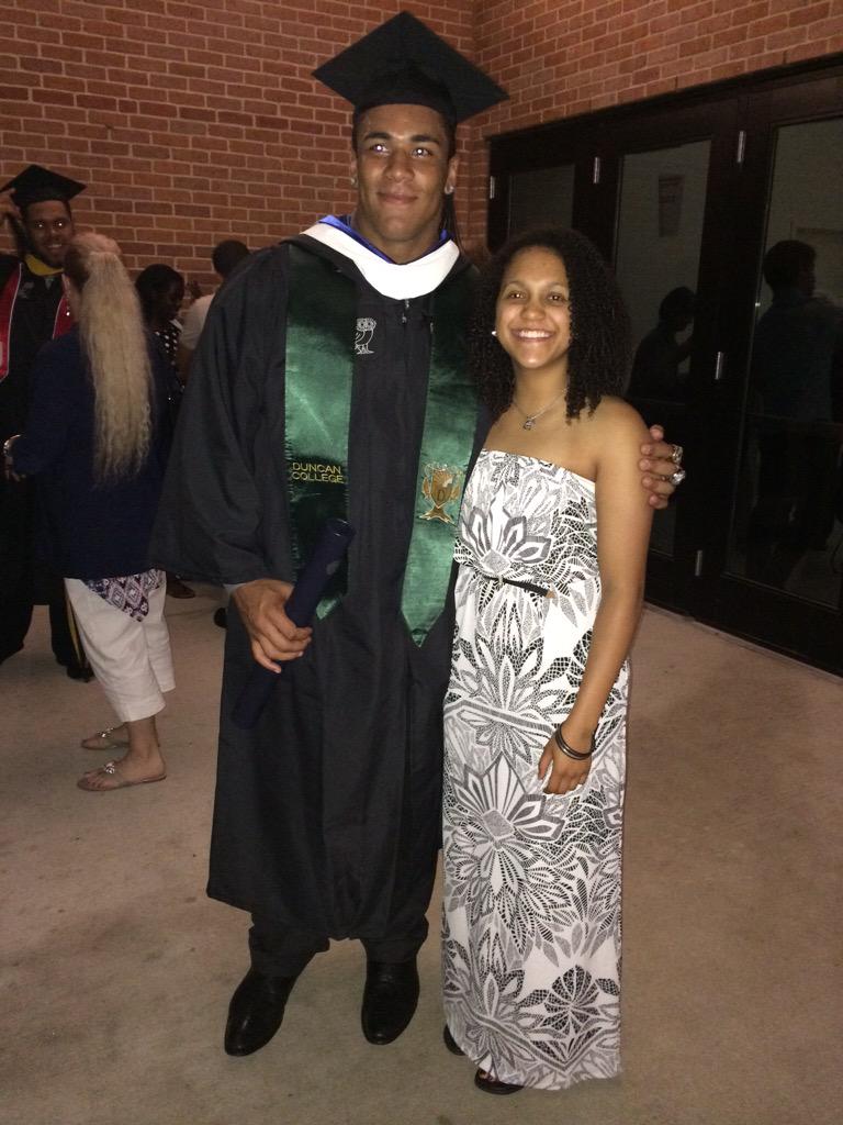 gumbo_skriimp's tweet photo. Part I 😍🎓🎉 #OwlGrad15 http://t.co/WVf0775hGA