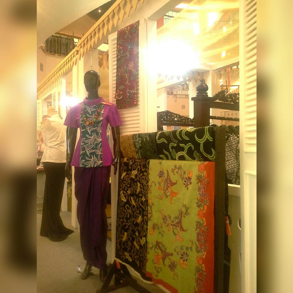 OBCbatik_ID's tweet photo. We're in NYPD booth, FASHION VILLAGE : #JFFF2015. Come &amp; get our newest collection! 😘😘😘

@JFFF_Info http://t.co/KBtMrd3X5P