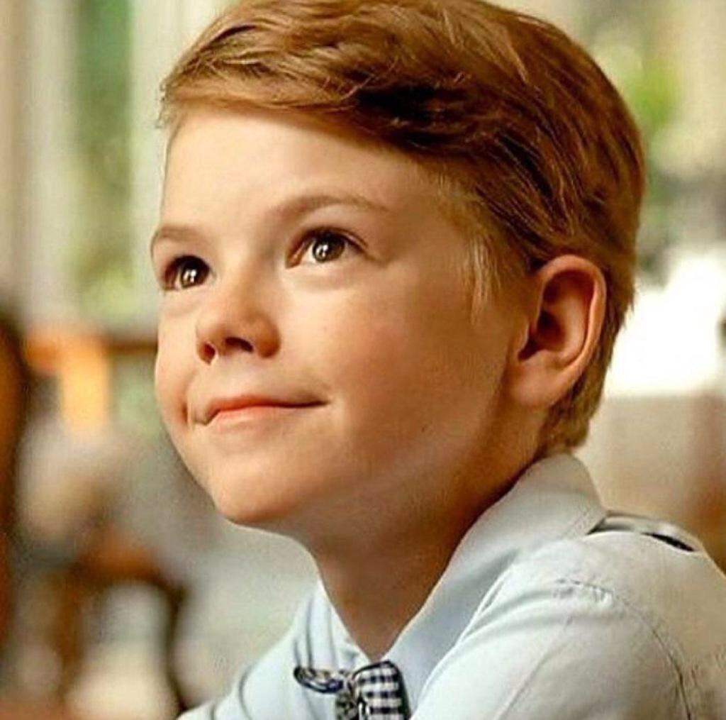 Can\t believe this cutie is already 25  happy birthday Thomas Brodie Sangster <3 