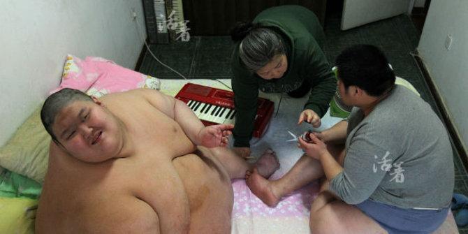 AsikQQ's tweet photo. http://t.co/nlQ0VNrl3X  CINTA IBU!! 21 tahun wanita ini rawat anak kembar obesitasnya
#beritaunik #indonesia #medan http://t.co/ZxXtkqkEwN
