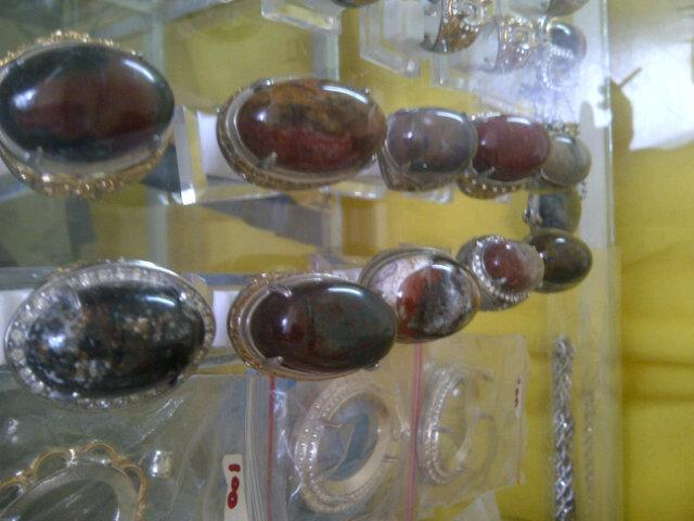 jemi_irawan's tweet photo. Ada d savana Gemstone sari jadi http://t.co/rCEGIkGaen
