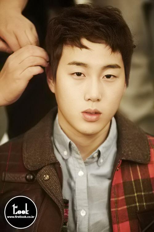 boybecomesman's tweet photo. 장범준 따... 딱히 생일을 축하하는 건 아니야! 
(생일 기념으로 리즈시절 사진 첨부) http://t.co/CWq3sLg4SU