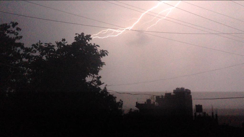 Hardikpoudel's tweet photo. Devil's night #lightning #nature #sky http://t.co/3mbMSQlOJK