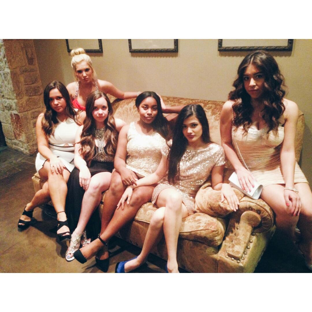 ninaxgloria's tweet photo. "Dayumm, y'all look fierce sitting on that couch" http://t.co/bzcg7jwGyJ