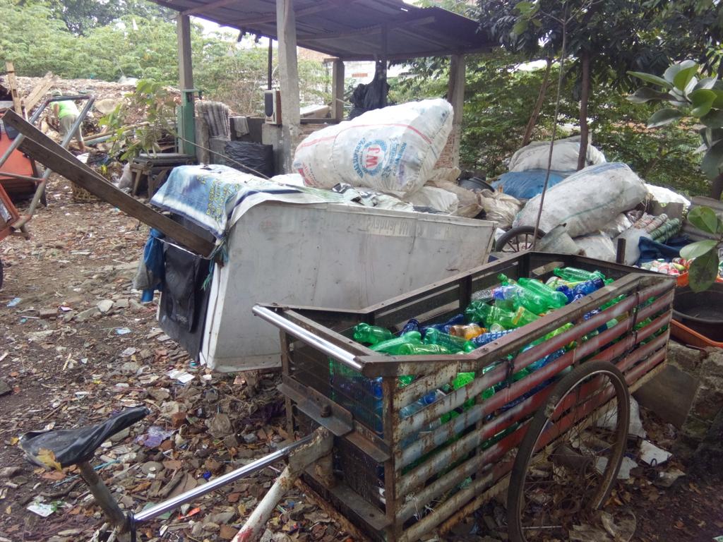 greenerationid's tweet photo. Berbahagialah yang ada tempat pengolahan sampah seperti ini contohnya. Bawalah sampahmu yg sudah terpilah.
#MasukRT http://t.co/6I5KwwWfqg