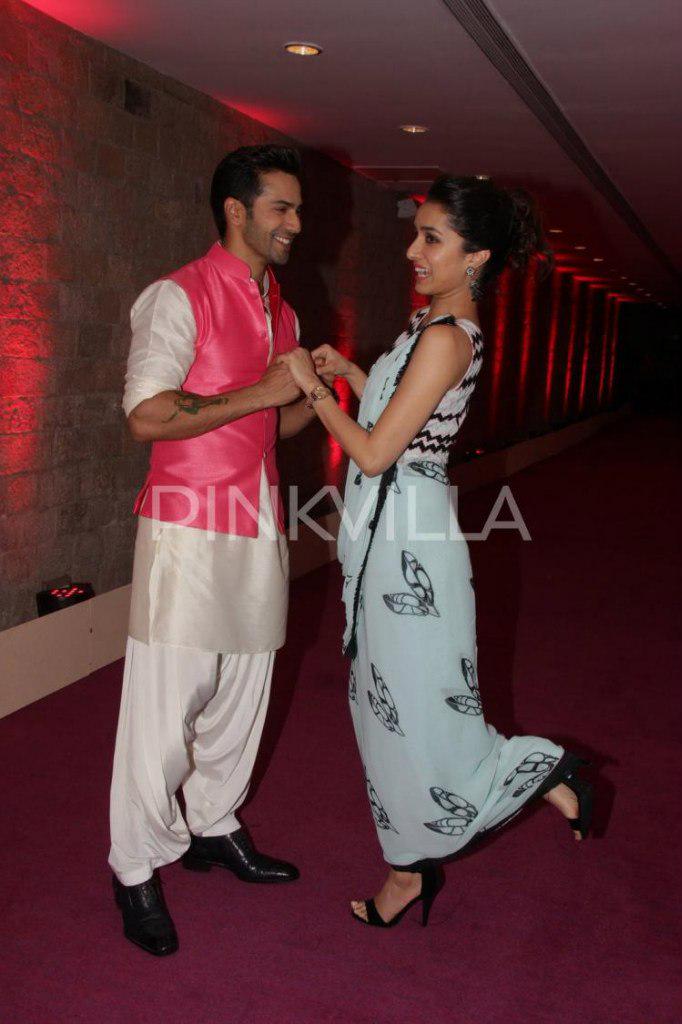 VarunsTeam's tweet photo. {Pic Set} @Varun_dvn Promotes @ABCD2Film At Indian Idol Junior (2) http://t.co/KZWnm0Ls8E