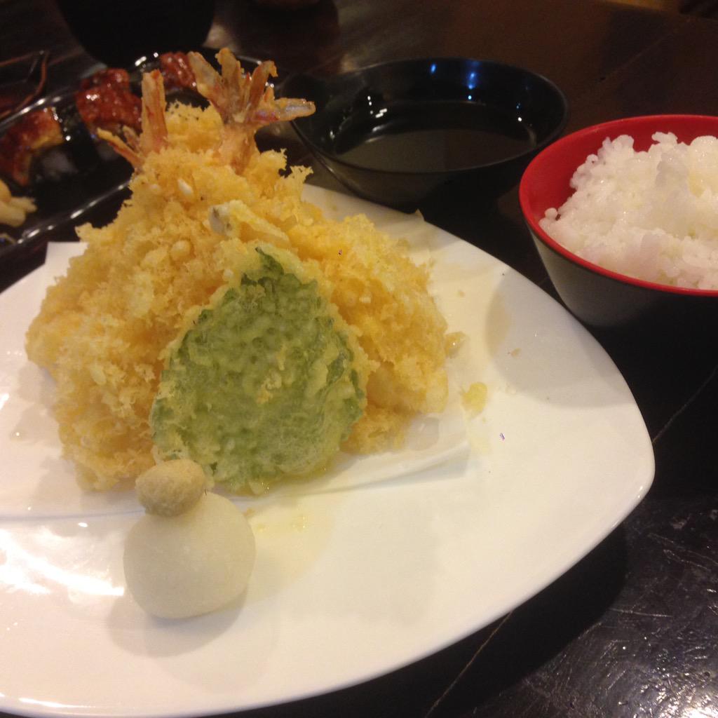 tanaddak's tweet photo. 📍 ,, Kaizen Sushi&amp;Hibachi BTS ราชเทวี
🍤 ,, กุ้งเทมปุระเซ็ต 
 💵 ,, 240.- / set 

#ถนัดแดก #อร่อยไปแดก #aroii @aroii http://t.co/HF0BdnFEqN