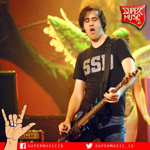 1965: Happy Birthday Krist Novoselic, bassist sekaligus salah satu pendiri Nirvana  