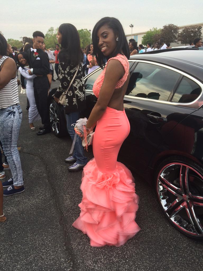 amourkylaa_'s tweet photo. #prom2k15✨ http://t.co/82RGvx1p3U