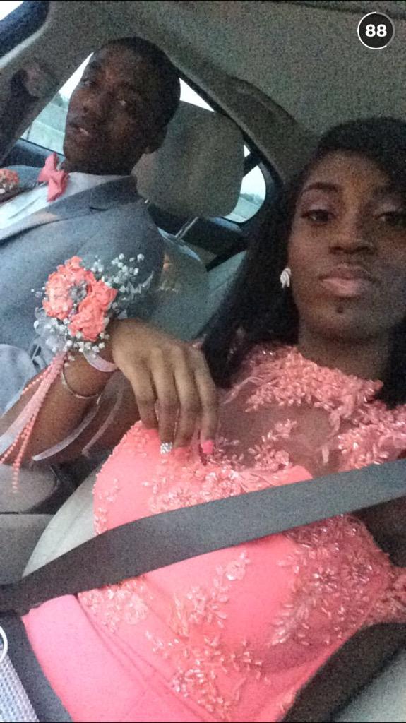 amourkylaa_'s tweet photo. #prom2k15✨ http://t.co/82RGvx1p3U