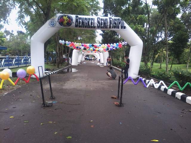 selamat dan sukses to acara puncak ultah <a href="/BSFUntan/">Bengkel Seni Fisipol</a> festival balon..