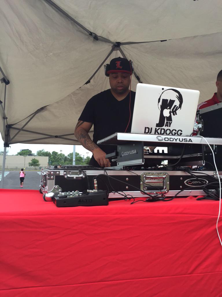 R4L5K's tweet photo. @DJKDogg is set up at the Start Line, the rain is holding off &amp; it's almost #R4L5K time! http://t.co/iiMnTixjSA