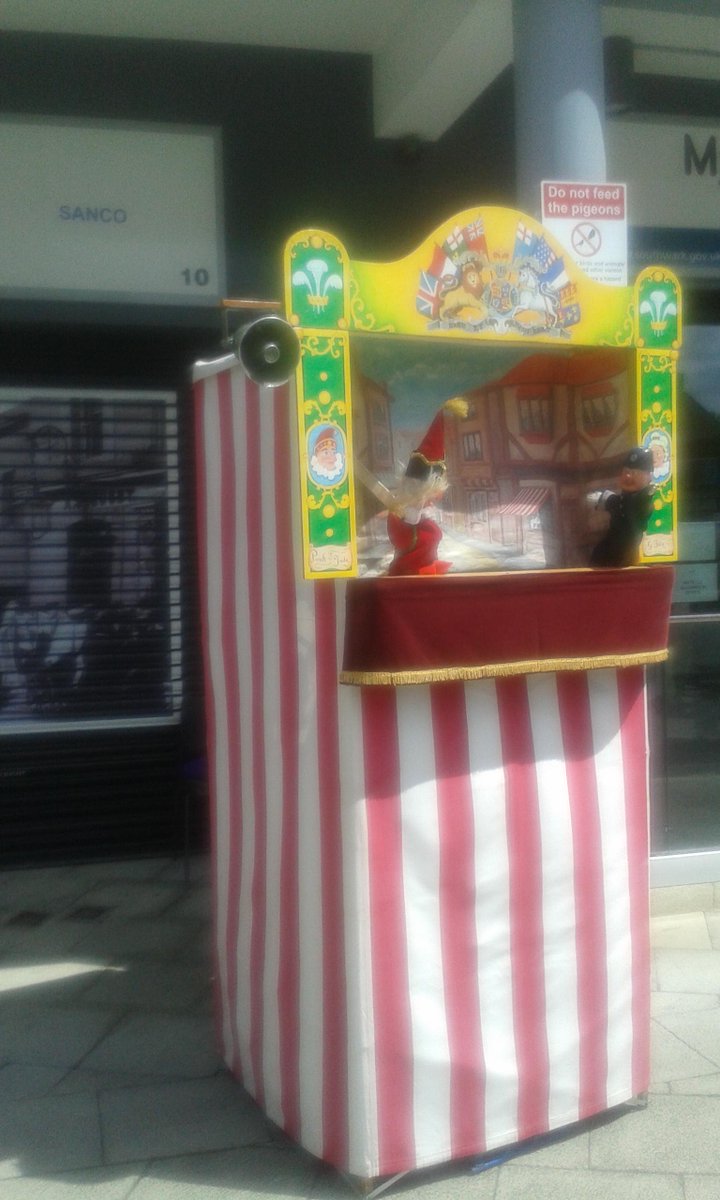 DUNSDELI's tweet photo. Come down the blue and see our celebrity events http://t.co/mXo5K0subk