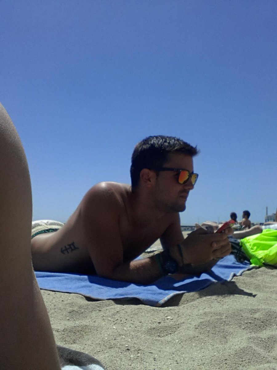 Gabris95's tweet photo. mirando a la nada pensando en todo... http://t.co/iTqYbETyfo