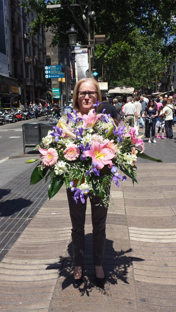 Maitehb's tweet photo. Que chulas las flores de las ramblas http://t.co/ie9H26uOvd