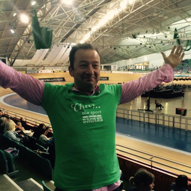 closerrwb's tweet photo. Happy Birthday Simon - always one for. A freebie#ukca #maximumcheer #wannabee #slightlyuncomfortable http://t.co/8RKUIyvXe2