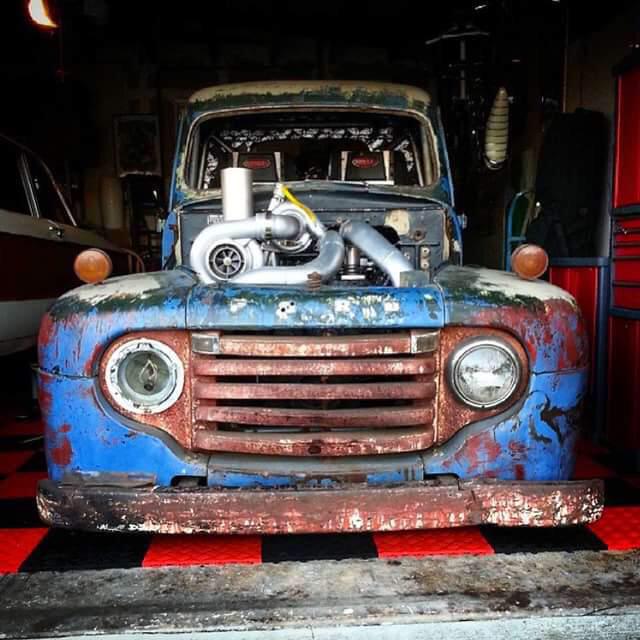 TrucksBadass's tweet photo. Twin turbo charged cummins http://t.co/qJKyWb4F3Q