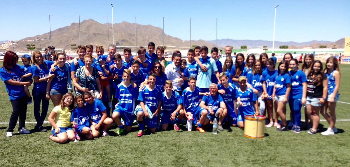 LaVozdeMazarron's tweet photo. El equipo cadete del @balaclub se proclama campeón de liga tras vencer 2-0 al Peña Madridista de Lorca http://t.co/3pbrUrjET4