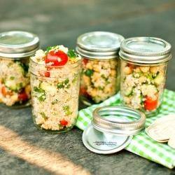 Een lekkere, gezonde, frisse #quinoa salade voor jouw picknick. Dit #easy recept vind je op quinoatips.nl!
