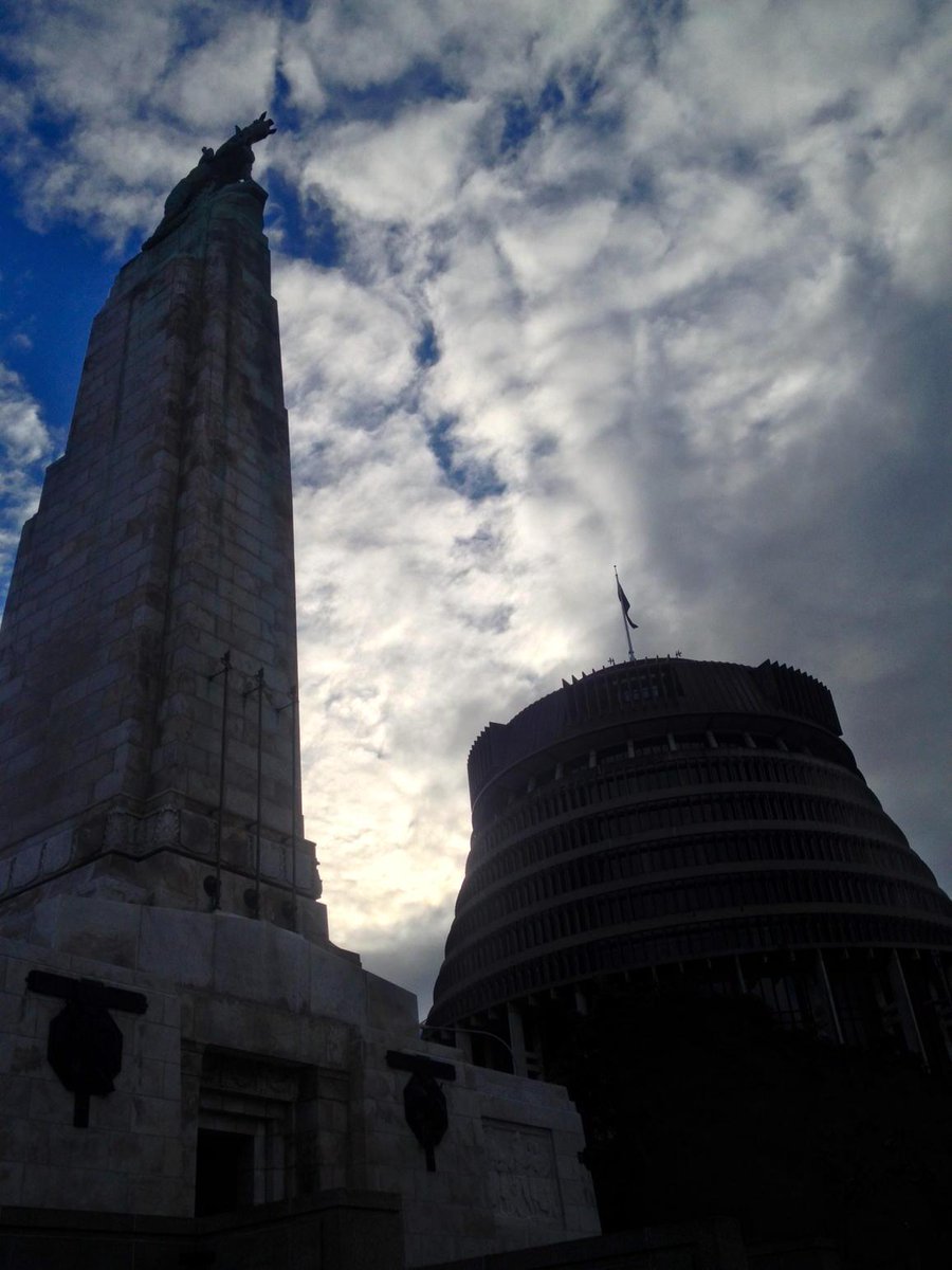 Mark_Atkin's tweet photo. Walk home from the gym... #WarMemorial #TheBeehive #MiddleofMiddleEarth http://t.co/ymc9FdcGF6