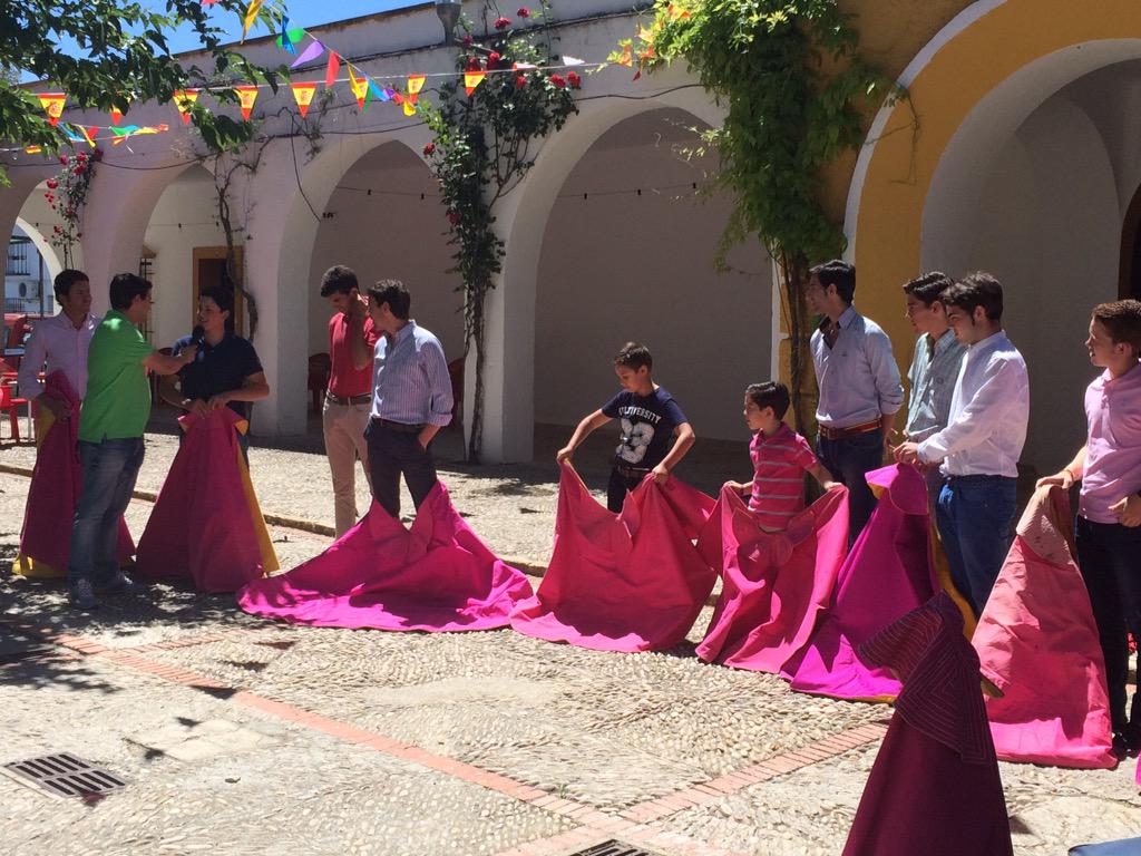 Comienza la clase de toreo de salón en El Donadío (Úbeda) junto al maestro <a href="/carniceritoubed/">Juan Antonio Millan</a>