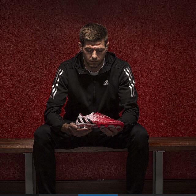 l_ukxy's tweet photo. Steven Gerrard,😞today he will put his boots on for the last time for liverpool🔴LFC born and Bread🔴#legend goodluck http://t.co/zX3CNJt82y