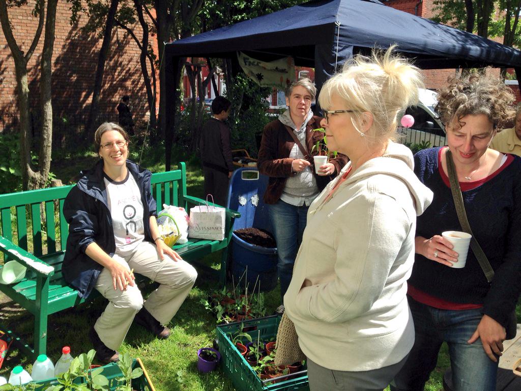 MatthewJSmyth's tweet photo. Great to be here supporting the Dales Residents' Association 'Grow Your Own' event with @GreenbankLabour http://t.co/WIR0Wu1ULI