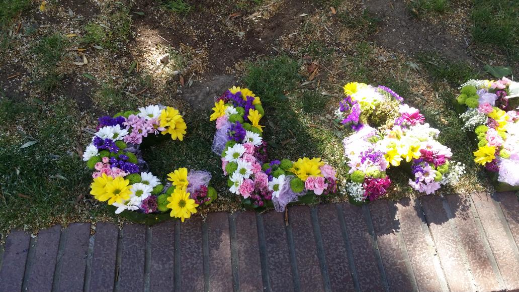 floresaznar's tweet photo. Letras para decoración de la comunión de Clara http://t.co/DL9tiTT9kq