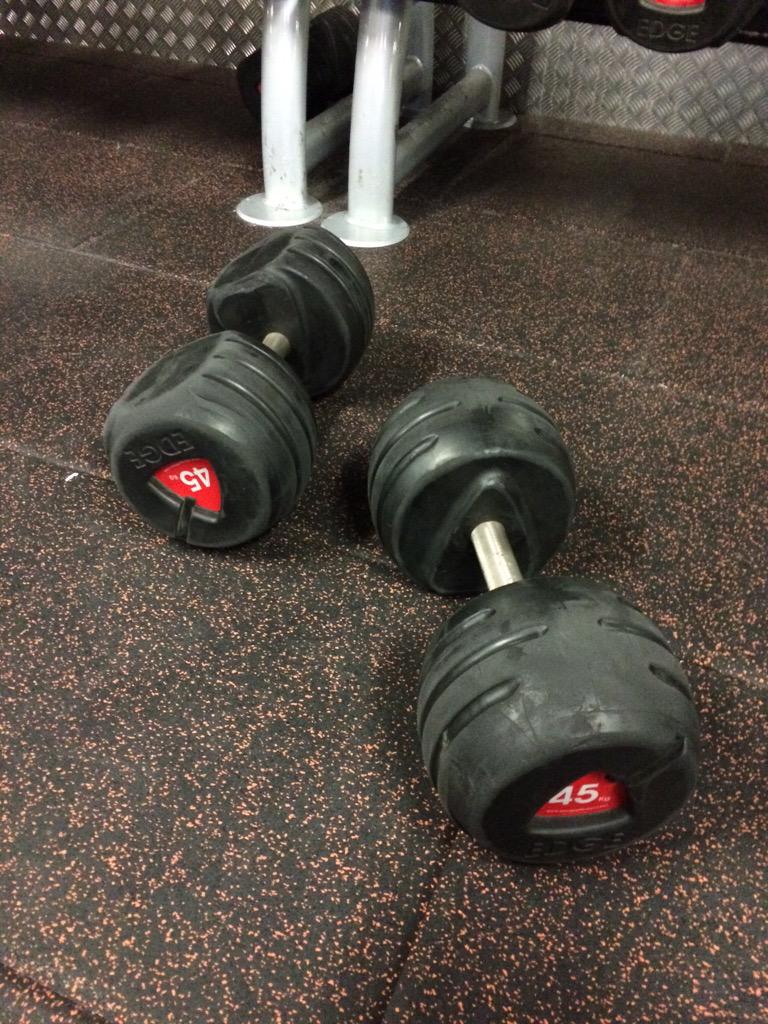 AlexBarberSSMF's tweet photo. Hit these for flat bench, #keepinitahunnit 💯 (45 kilos=100 lbs) shout out to @baranch0 for making sure I didn't die http://t.co/wEm8I6hK0u