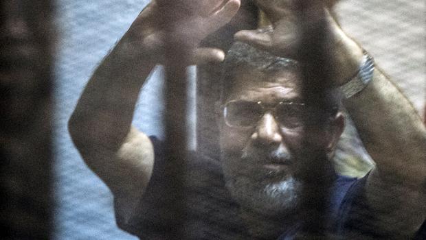 CBSNews's tweet photo. A court has sentenced Mohammed Morsi, Egypt's first freely elected president, to death: http://t.co/KzbfVMYJDm http://t.co/km52W5i1X5
