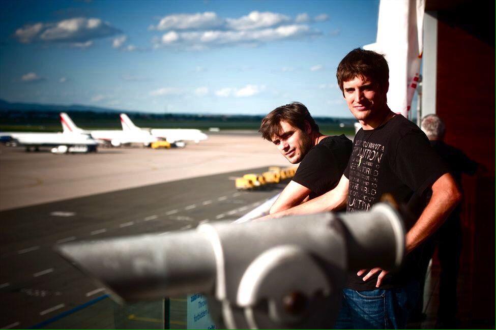 2CELLOS_Russia's tweet photo. #2CELLOS #lukasulic #stjepanhauser #dusankranjc http://t.co/Z17c3YqrLL