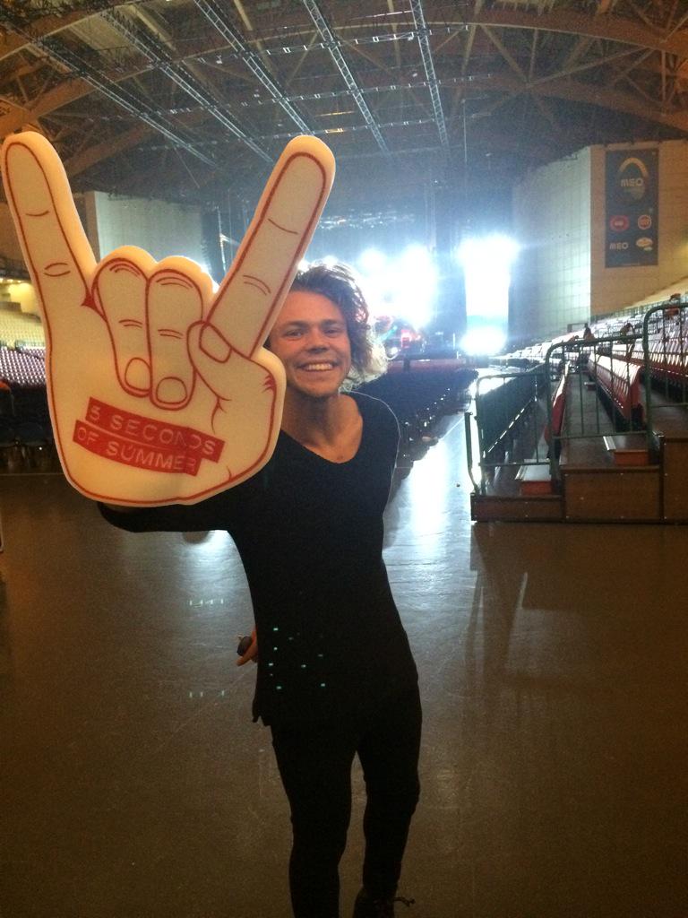 Lockscreengirls's tweet photo. You can tweet me requests under this tweet!
-El http://t.co/KXdaoBPEf3