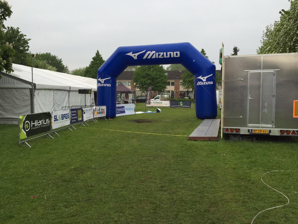 vooink's tweet photo. Het is droog en we zijn bijna klaar voor @HeufseKK en @heufsekermisrun. http://t.co/TjwiDnVNKz