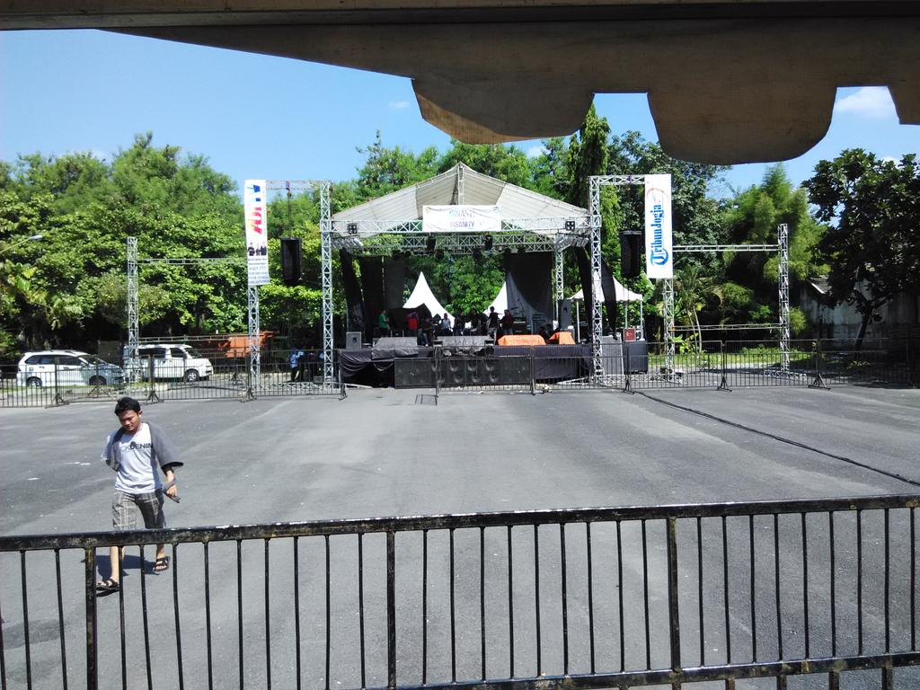 omnpp_'s tweet photo. Selepas sound check a.k.a check sound. Ntar malem kita check in ya di @DinastiXIX ! See you pals! http://t.co/mDrgTXW60B