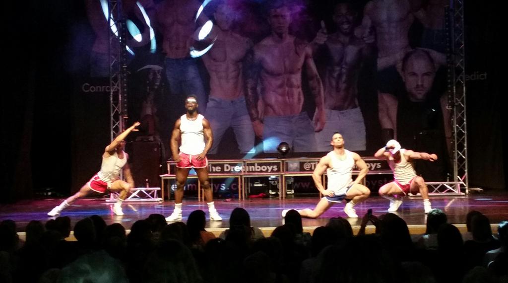 gemmalwilson84's tweet photo. @TheDreamboys http://t.co/qftLVGQ7dx