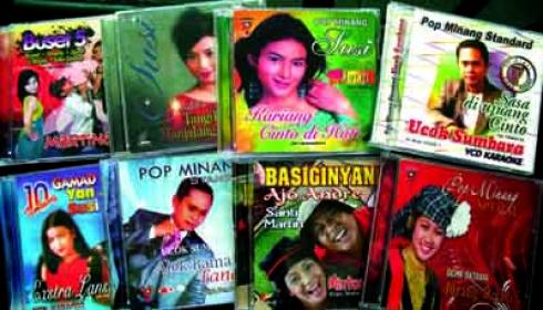 infoSumbar's tweet photo. Catatan Tentang Lagu Minang: Pop Minang pun Dibajak Negeri Jiran - http://t.co/QD4wLMHXmu http://t.co/61ceQNQwW8