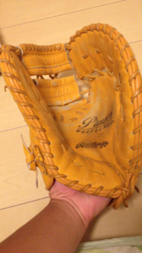BaseballMarking's tweet photo. @MxBXGKERJAqRpoq ポケットの位置がとてもいいなーと思いますね。オイルも塗られてあってきれいにしてあるなと思いますね。今後も頑張ってください！期待してます。 http://t.co/qquZxwhp0f