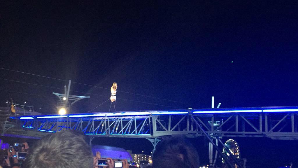 TSwiftNZ's tweet photo. Please don't fall baby #RockinRioUSA http://t.co/iqd3hSJJI8